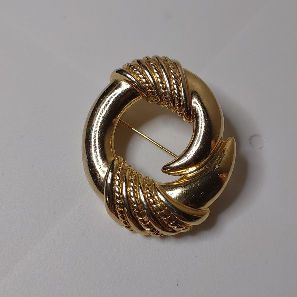 Round Gold Tone Decorative Brooch
